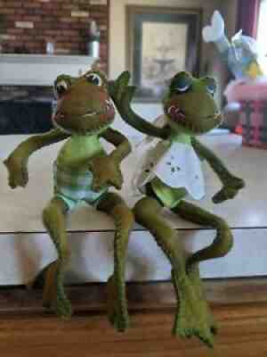 Vintage Annalee1969 Lot of 2 Frogs Felt Cloth Two Tone Green Boy and Girl 9 in