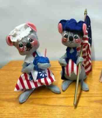 ANNALEE Mobilitee Patriotic Colonial Boy & Girl Mouse Pair 1971 Vintage