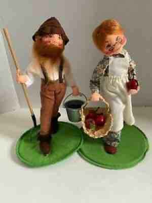 10" Mr & Mrs Farmer Annalee Dolls 1996 basket of apples apron bucket pitch fork