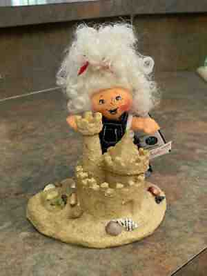 ANNALEE DOLL SOCIETY SAND CASTLE SUZY 7 INCH 2002 #968102 EXCELLENT LOOK!