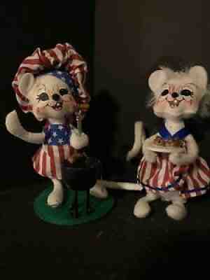 ANNALEE DOLLS 2008 PATRIOTIC BBQ PICNIC MOUSE COUPLE 5 1/2" W HOT DOGS & GRILLÂ 