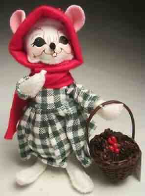Annalee New 2018 Christmas Northwoods Girl Mouse with Basket 6" Mobility Doll