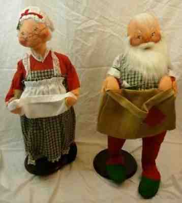 Annalee Dolls 30" Cardholder Santa w/Sack Mrs w/Apron 1995 on Stands AL193