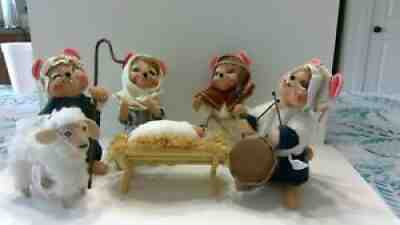 Annalee Christmas mice nativity set, includes six pieces including the manager.