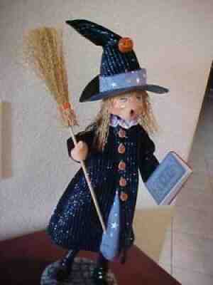 ANNALEE Witch Girl w Broom & Book of Spells w Pumpkin Buttons & Straw Hair EUC