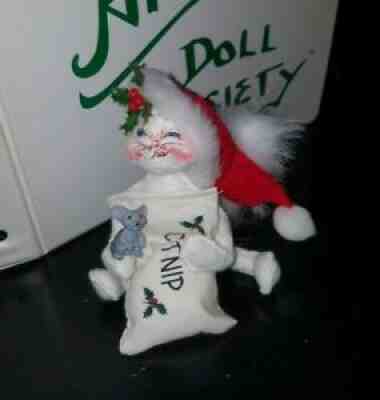 Annalee 5" Santa hat Cat Kitten with catnip sack and mouse 2000-2001