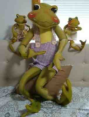 Annalee Vintage Early Frog Family Posable Dad Boy Girl Dolls