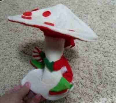 Annalee 1979 8" Santa Hugging Mushroom Closed Eyes w/ Mfr. Tag