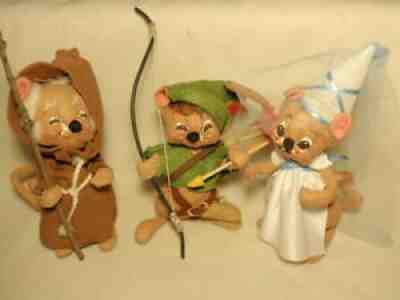 Lot 3 Annalee Dolls: Robin Hood Mouse, Friar Tuck, Maid Marion