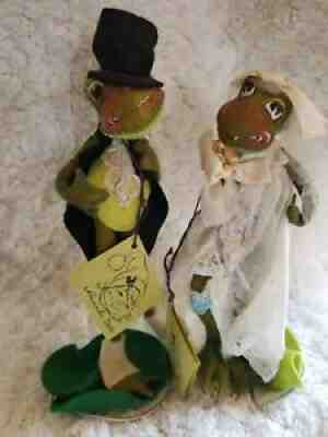 Annalee Frogs Bride Groom couple 1969 Bridal Couple Felt Doll Vintage with tags