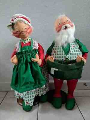 ANNALEE DOLLS CHRISTMAS WINTER 1987 28" SANTA AND MRS. CLAUS, LARGE WOOD BASE