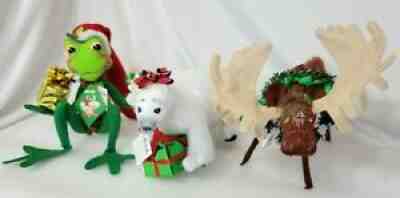 3 Annalee Dolls Christmas Moose with Wreath, Hoppy Holidays Frog, & Polar Bear