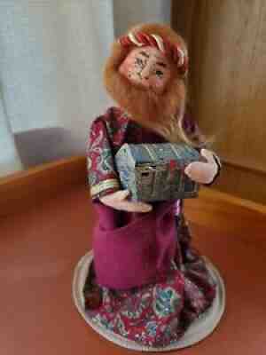 10" Wiseman Bearing Gold Annalee Doll with Plaque, 1996 Nativity, Christmas