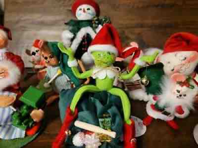 Annalee dolls. Stink Stank Stunk Grinch. In a lot of 11