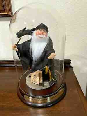 ANNALEE Collectors Series "Merlin The Magician" 1989 #328 stand with globe/COA!