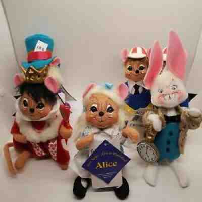 2006 New Annalee Alice In Wonderland Rabbit Hatter Queen Dee Dum Mouse Doll Lot