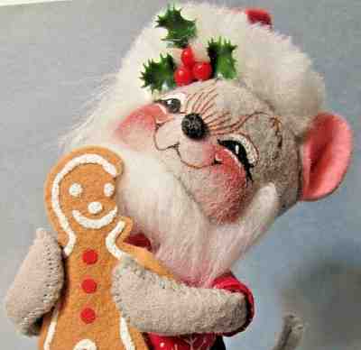 Annalee 7" bearded mouse with Gingerbread cookie 1998