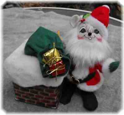 2006 Annalee Mobilitee Dolls, Inc. Santa Mouse by Chimney w/Sack of Toys