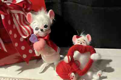 ANNALEE Valentine ??s Mouse With Cupcake AND Kitty With Ball Of Yarn FREE SHIPPING
