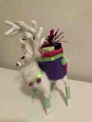 2011 Annalee Christmas  ¼ ¼White Winter Whimsy Reindeer Carrying Presents 8"ï¿¼