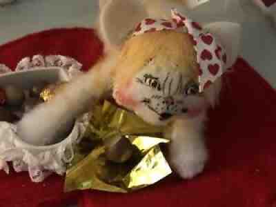 Annalee Valentine Cat on a heartÂ  with a box of Valentine candyÂ  Â vintage 2009