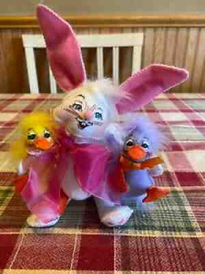 Annalee 2014 6" Easter Bunny and Ducks Bunch of Hugs in New Condition with Tag