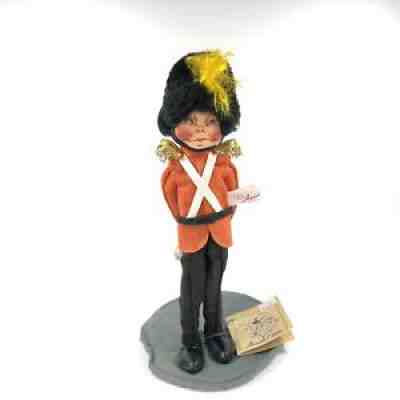 VTG '89 Annalee Mobilitee Doll Queens Guard Marching British Soldier 7560 10 1/2
