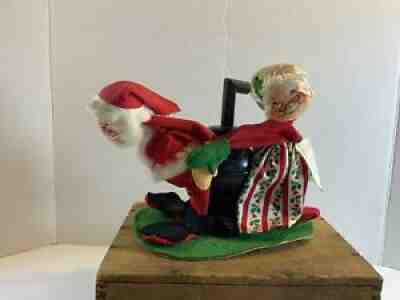 Vtg 1963 Annalee Santa Mrs Claus Warming Their Behinds On Pot Belly Stove Cute!