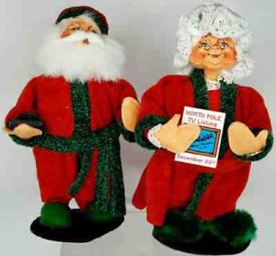 Annalee Santa & Mrs. Santa Claus Wearing a Green & Red Bathrobe TV Remote