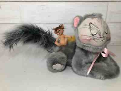 Large ANNALEE Cute Vintage Grey Cat W/Mouse On Itâ??s Back Holding Cheese 2002