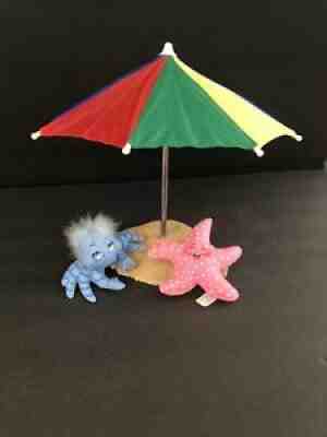 Annalee 2002 Beach Buddies Sand & Umbrella Starfish & Crab
