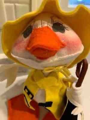Vintage EXCELLENT 1972/1985 Annalee Duck Yellow Coat/Holding Unopened Umbrella