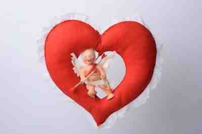 Annalee Heart Shaped Wreath Cupid Cloth Doll Valentine's Day 1983 Vintage 15"