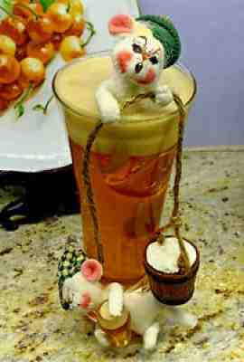ANNALEE 8" Bailing Ale Mice in Glass of Beer St. Patrick's Day 2006 RARE