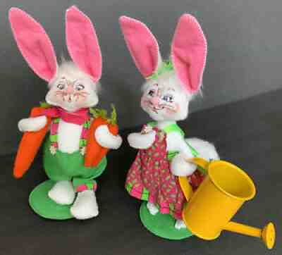 ANALEE Lot Of Mr&mrs Easter Bunny Rabbit W carrots watering Can Spring 2012