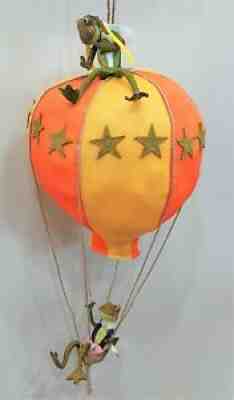 Annalee 10" Hot Air Balloon with Two 10" Frogs RARE R510-80-1