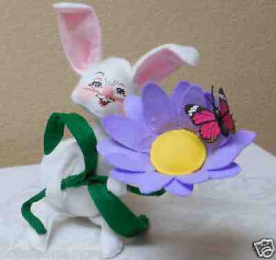 NWT 2015 Annalee 6" "BUNNY WITH DAISY" Doll Figurine #200915 Two Teeth Showing