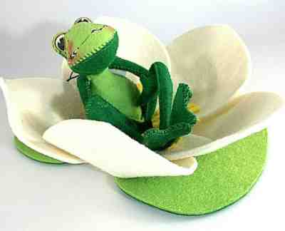 Annalee 10â? Frog Sitting on Lily Pad Doll 1995 ~ $240695 (tags)