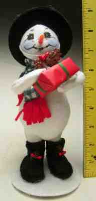 Annalee 2018 Christmas 9â? Mobility Doll Northwoods Snowman Holding a Gift