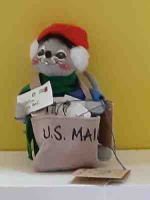 Cute 1991 ANNALEE Mobilitee Dolls Christmas Holiday U.S. Mailman Mouse 7" Tall
