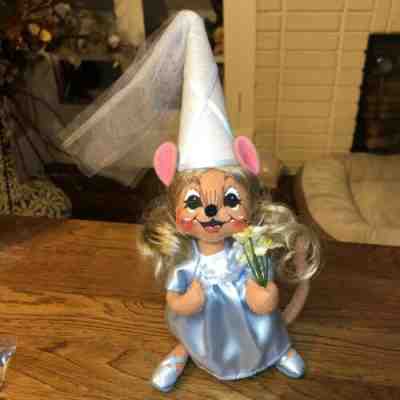 Vintage Retired Annalee Storybook Mouse Macys Exclusive- Robinhood Maid Marion
