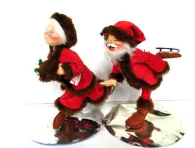 Annalee Santa Clause and Miss Clause Ice Skating 1993 Figurine Doll U.S.A