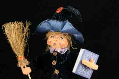 2007 10" ANNALEE CLOTH HALLOWEEN BEWILDA WITCH BROOM & BOOK OF SPELLS TAG 201107