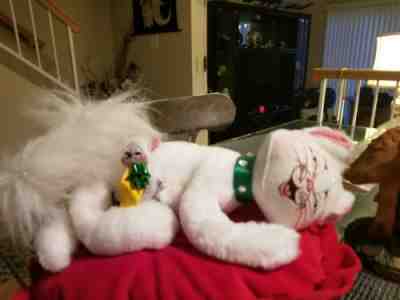 2008 Annalee White Christmas/ Valentine's day Cat & Gray Mouse On Red Pillowï¿¼
