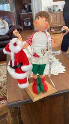 2002 Annalee 14" Holiday Christmas tailor elf holding santa outfit Rare