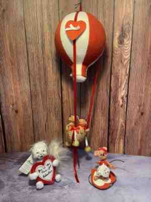 Set Of 3 Annalee Dolls Hot Air Ballooning 1996 Bears Valentines Day Mouse Kitty
