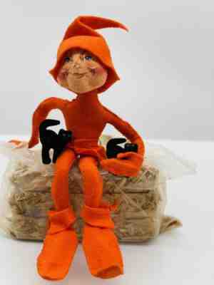 Annalee 2000 10 Inch Elf and Purr-fect Pals Cats on Bale of Hay Vignette 865400