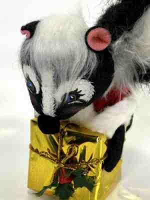 Vintage 90s Annalee Doll 7" Christmas Scents Skunk Plush Figure #870900 Made USA