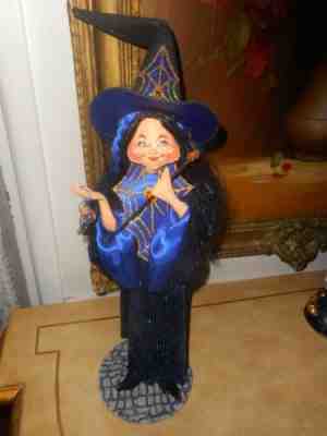 2007 ANNALEE CASTING A SPELL WITCH DOLL IN BLUE WITH POTION AND WAND