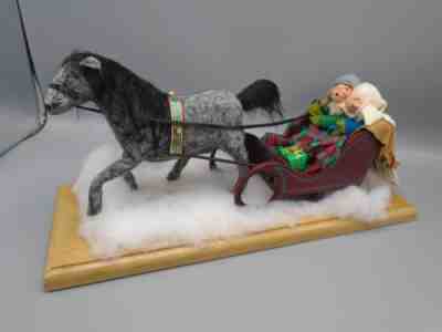 ANNALEE Doll Society Club Soft Felt Sculpture Christmas Sleigh Ride Couple 1997
